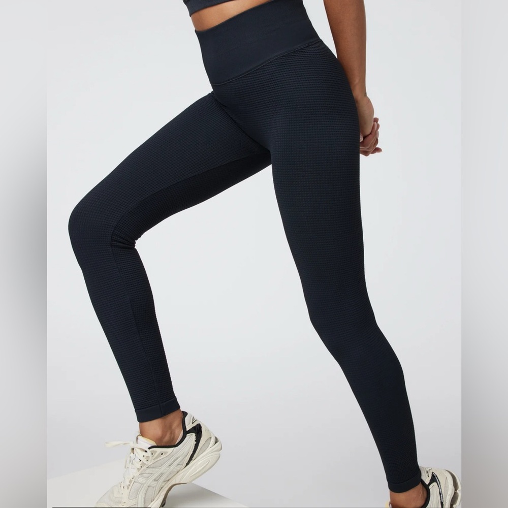Vuori Women's Waffle Seamless Black Leggings